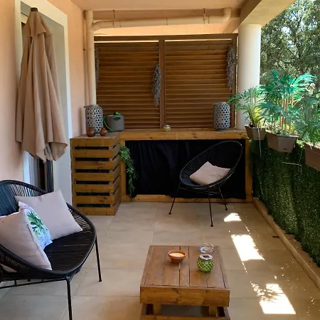 Cosy, Grande Terrasse Et Parking