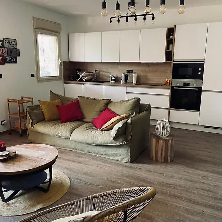 Cosy, Grande Terrasse Et Parking *